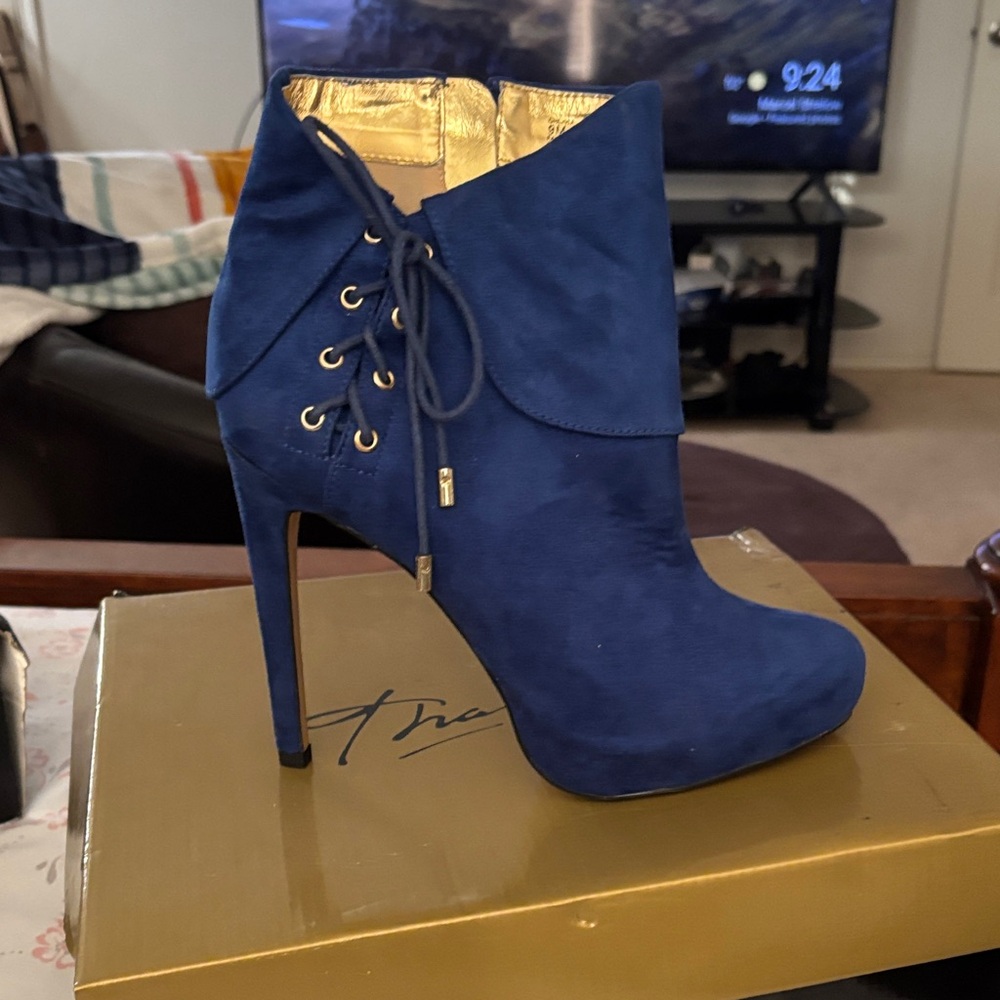 Elegant Blue Lace-Up Heeled Boots